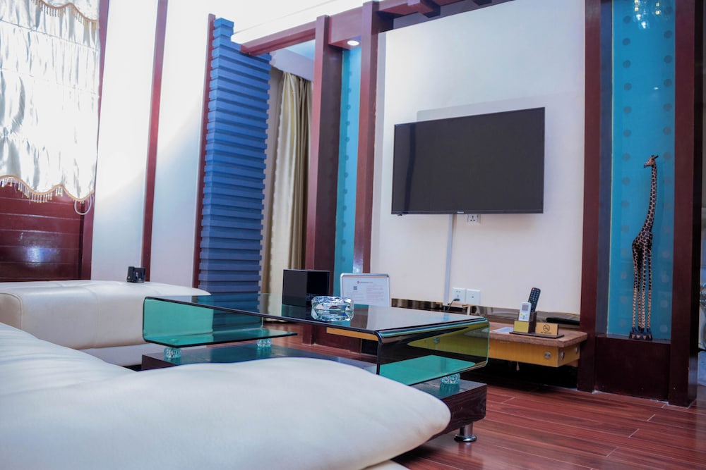 Suite, 1 King Bed, Non Smoking, Kitchen (Separate Lounge) photo 2