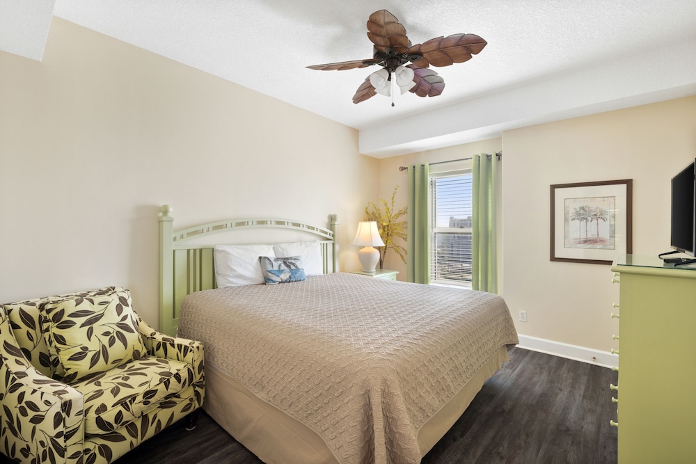 Condo, 2 Bedrooms, Balcony, Ocean View (1905)
