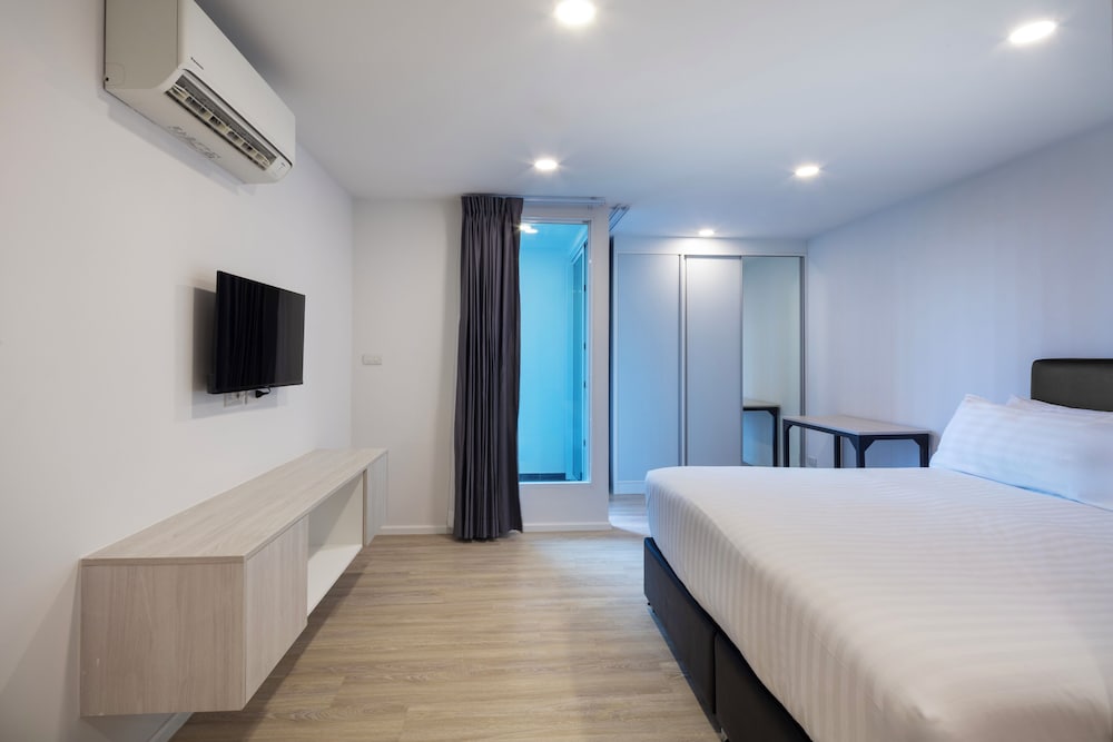 Standard King Room - Photo 1
