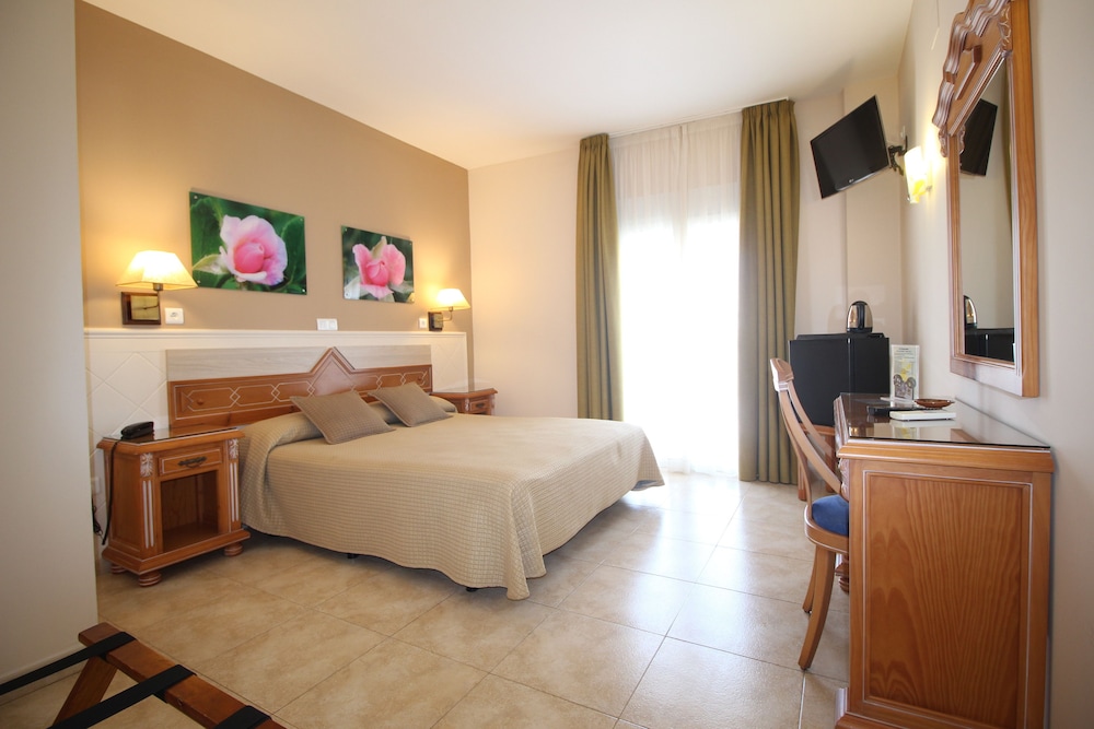 Double or Twin Room - Photo 1