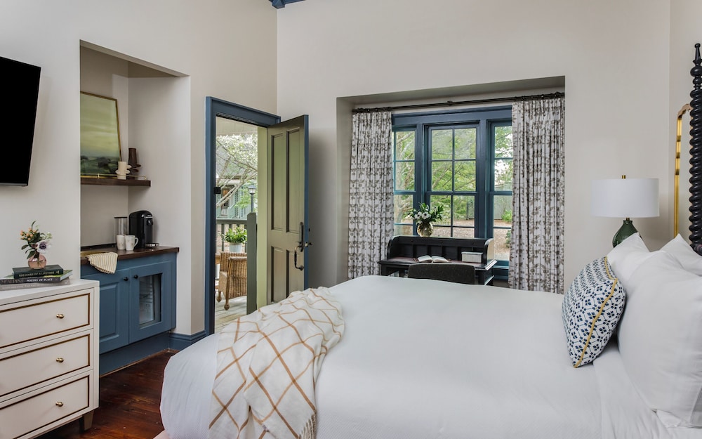Manor Cottage Room King - Pet Friendly photo 1