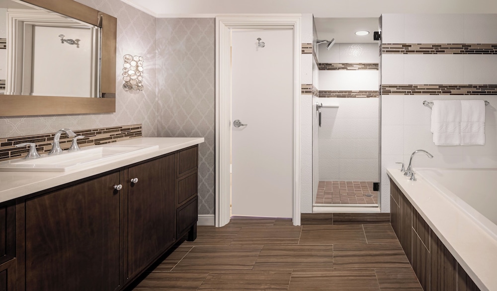 Fab Vice Presidential Suite, 1 King, Non-smoking