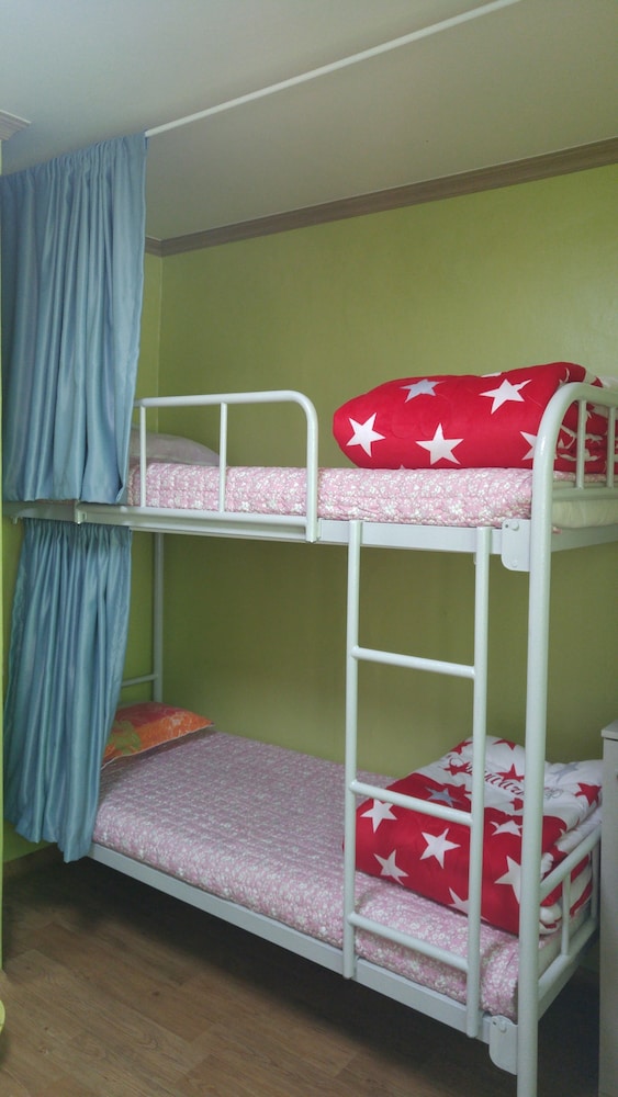 Shared Dormitory, Women only photo 3