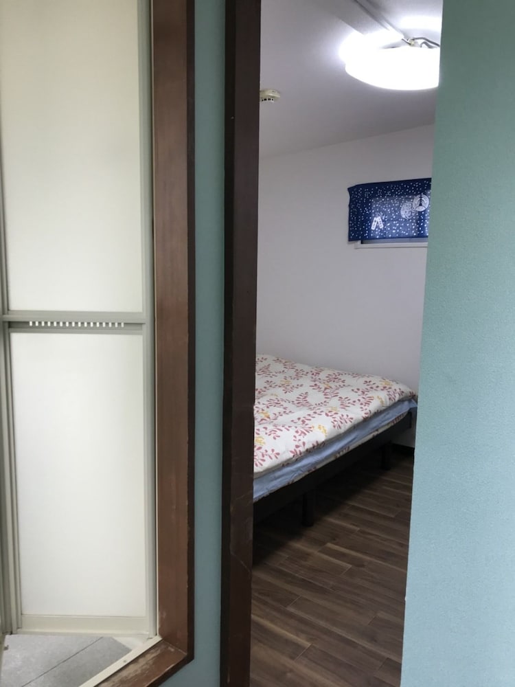 Economy Double Room (2) photo 2