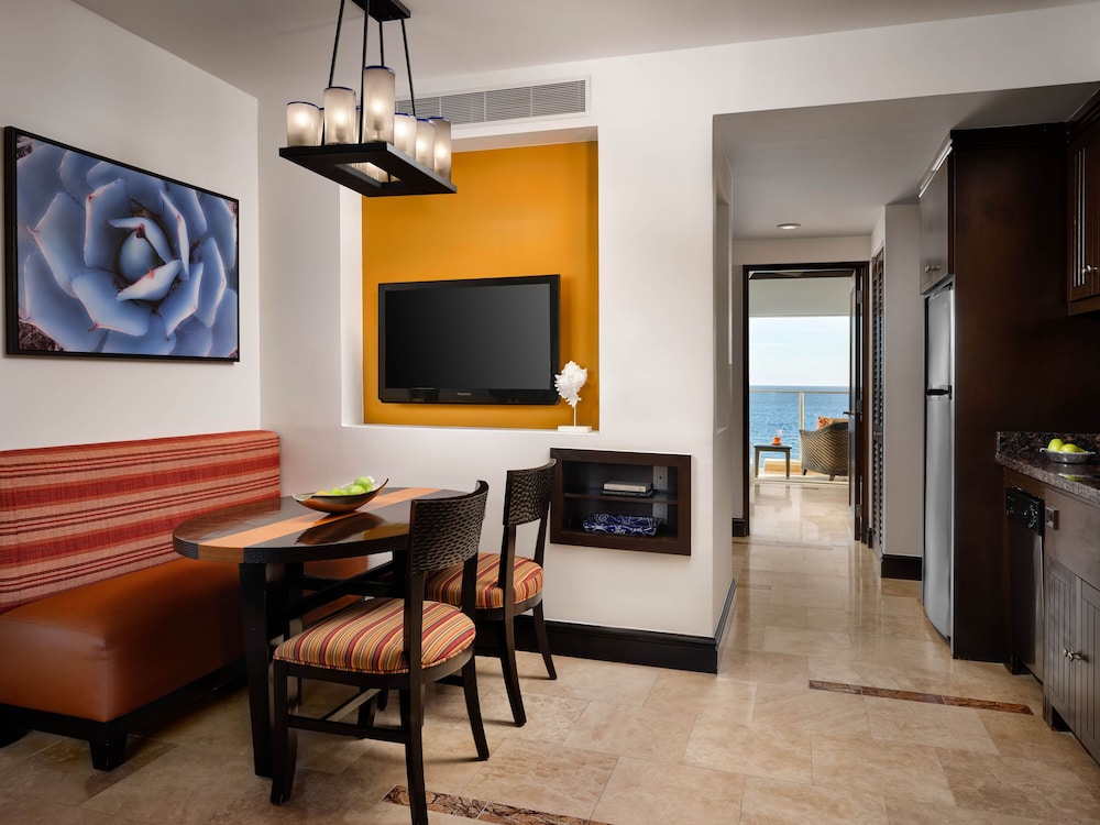 Suite, 1 Bedroom, Ocean View - Photo 2