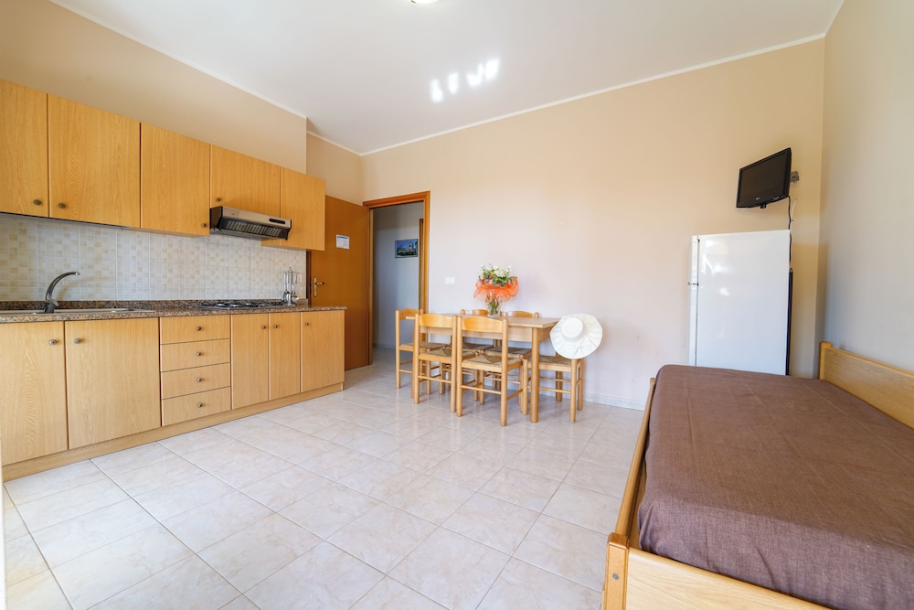Classic Apartment, 2 Bedrooms photo 3