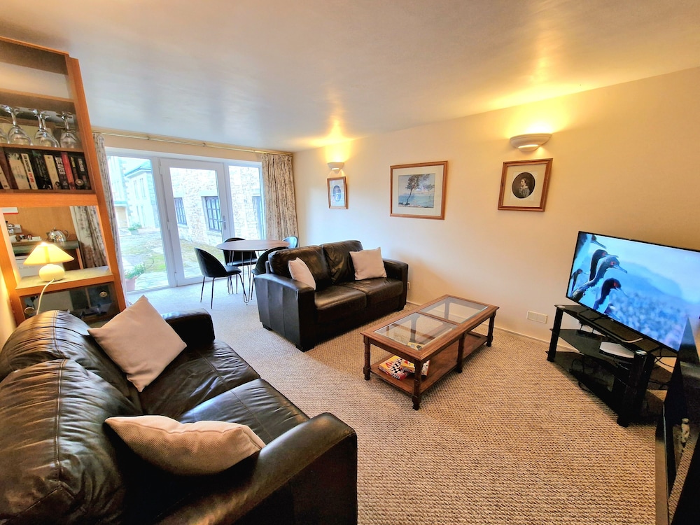 Double Room, 1 Large Twin Bed, Shared Bathroom photo 2