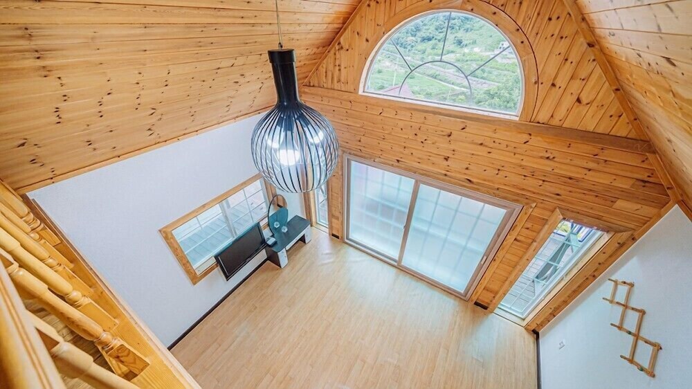Room (Swiss B) - Photo 8