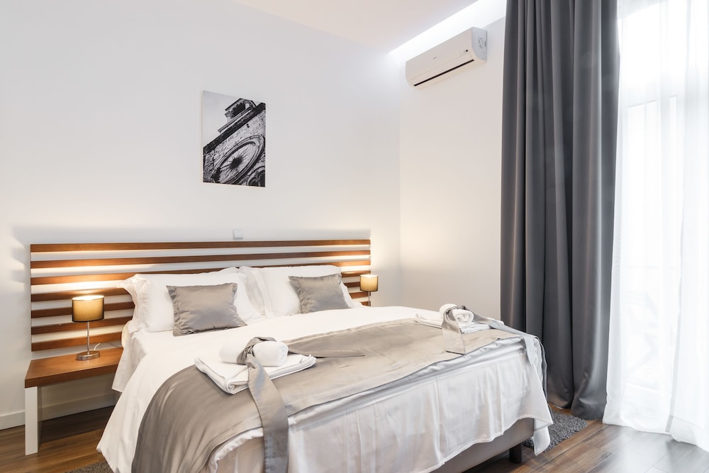 City Double Room, 1 Queen Bed, Balcony photo 1