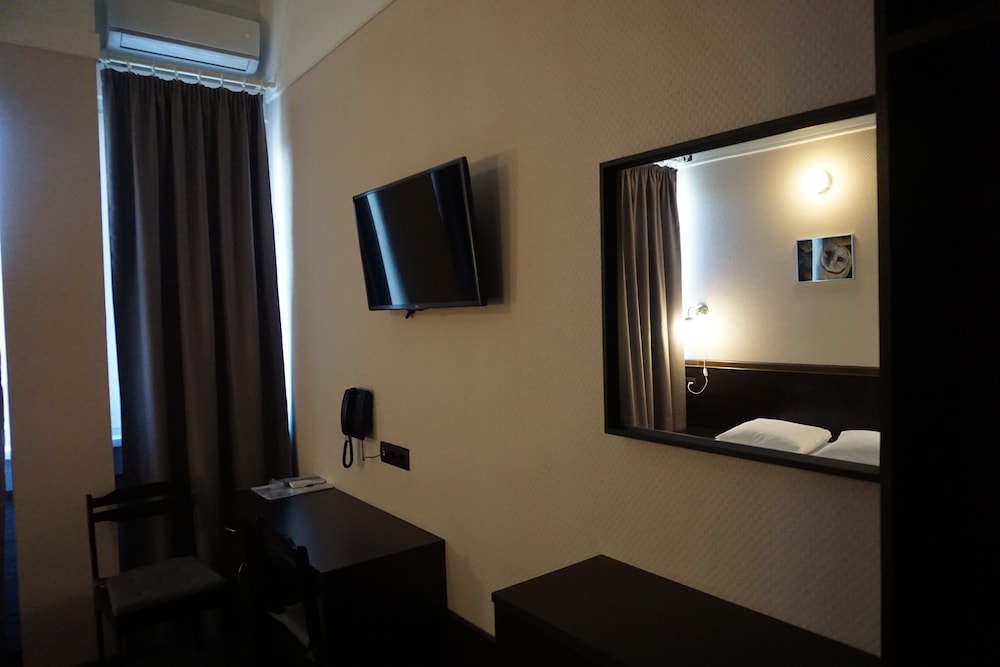 Economy Double Room photo 3