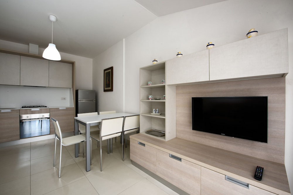 Apartment, 2 Bedrooms, Sea View photo 1
