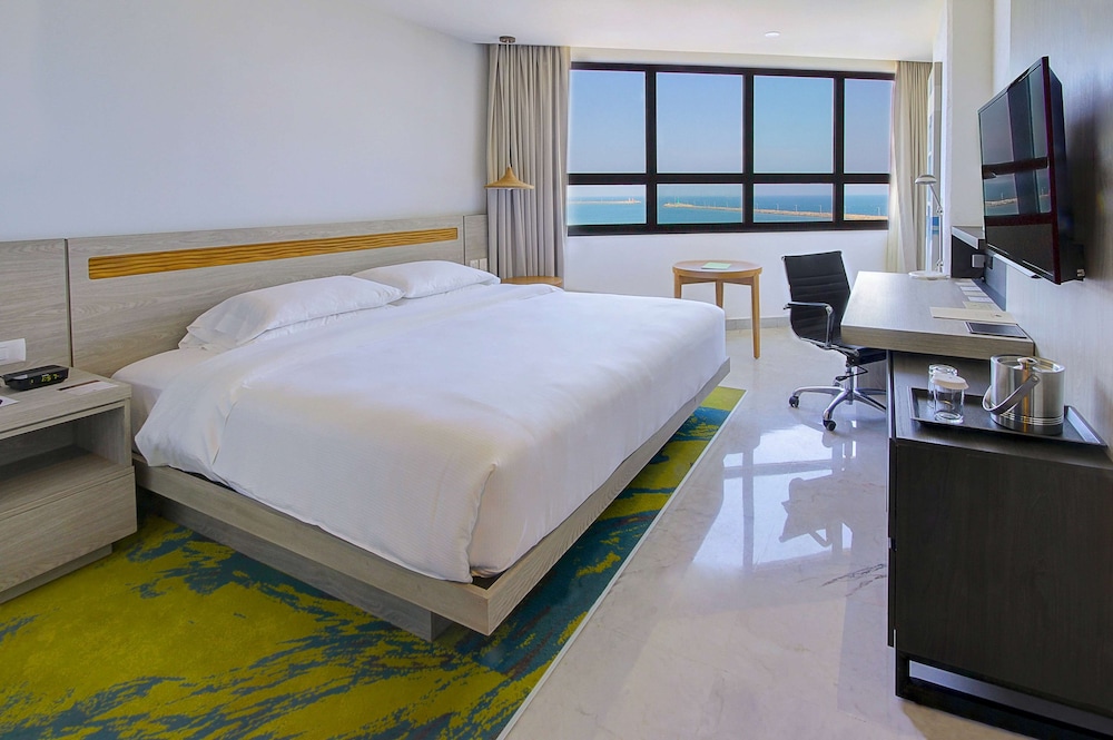 Room, 1 King Bed, Non Smoking, Beach View