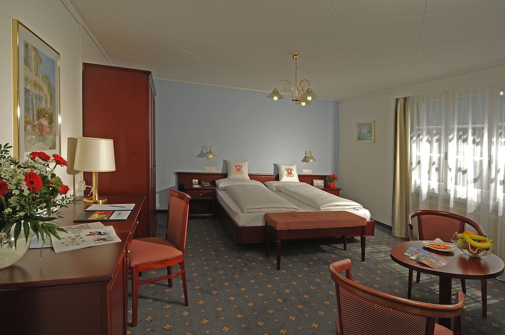 Standard Double or Twin Room - Photo 9