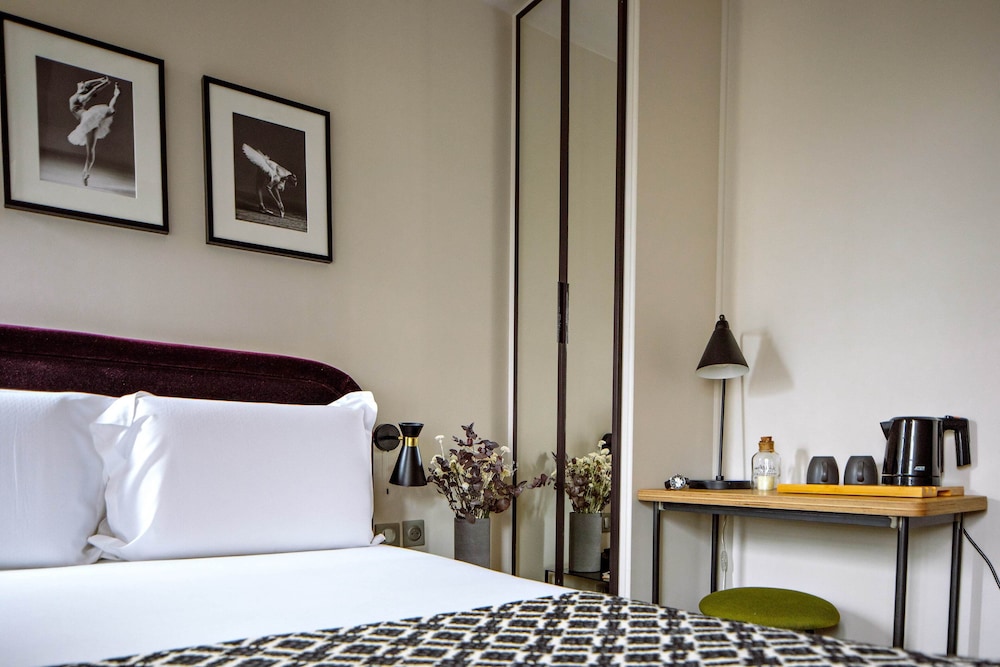 Superior Double Room, Bathtub photo 1