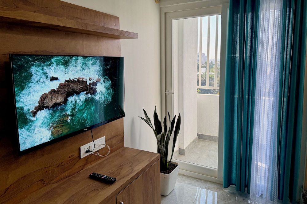 Superior Apartment, 1 Queen Bed with Sofa bed, Kitchenette, Garden View