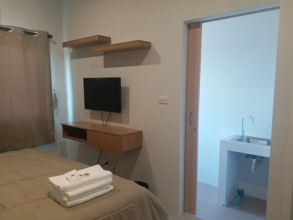 Standard Double Room - Photo 11