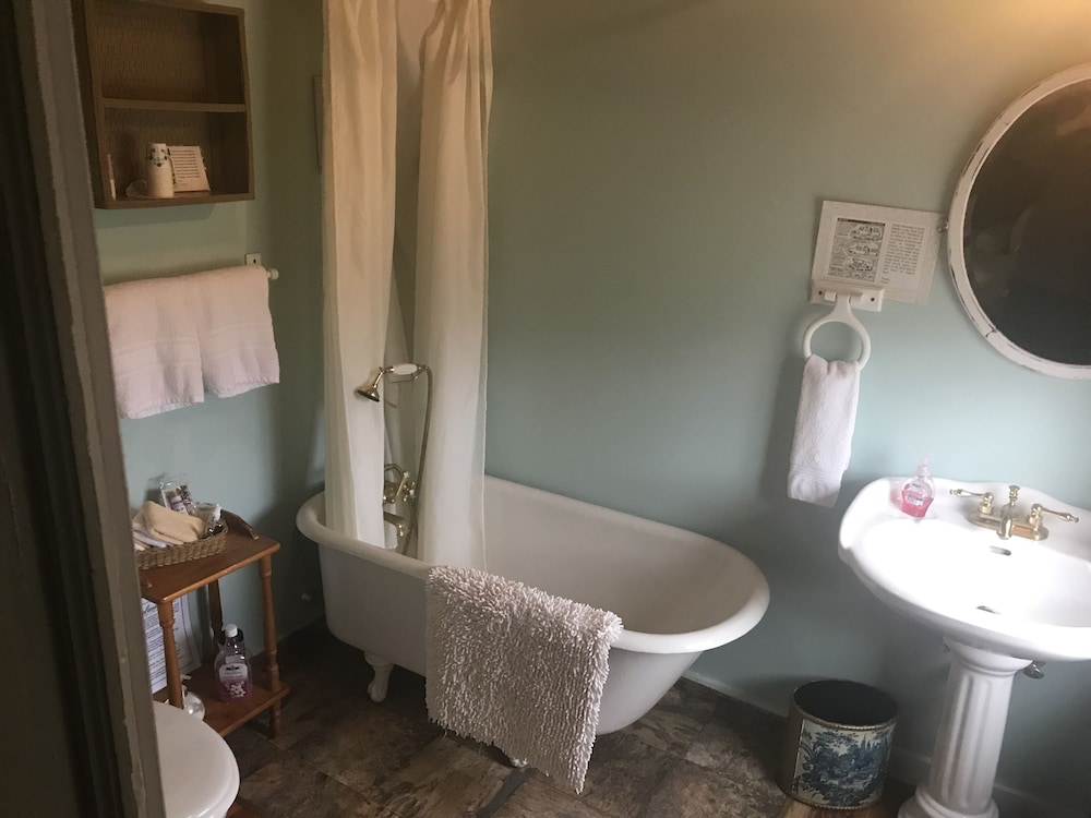 Premium Double Room, Ensuite, Garden View (Willow) photo 3