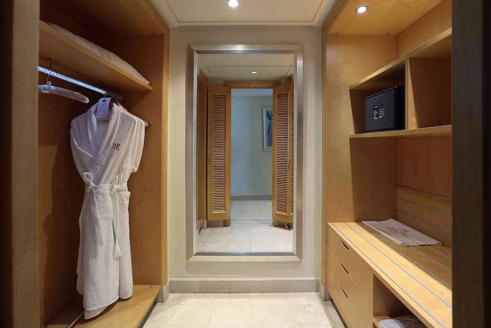 Suite, 1 King Bed, Sea View (Diplomatic) - Photo 3