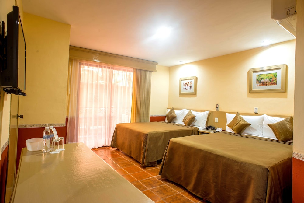 Executive Room, 2 Queen Beds - Photo 7