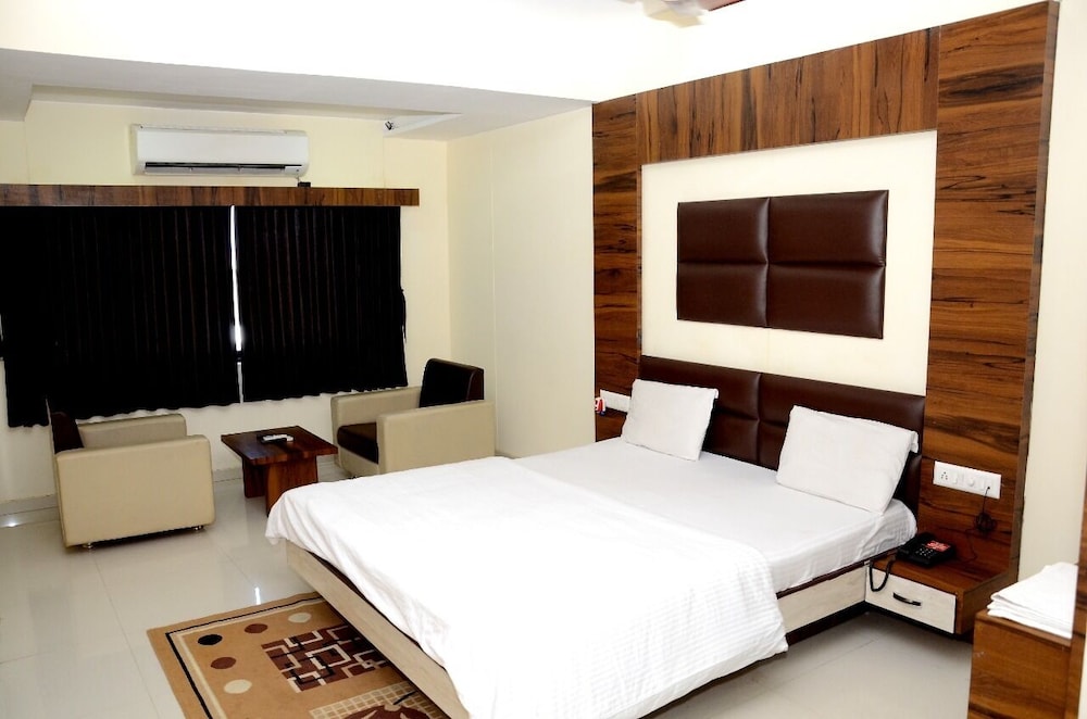 SUPER DELUXE AC ROOM