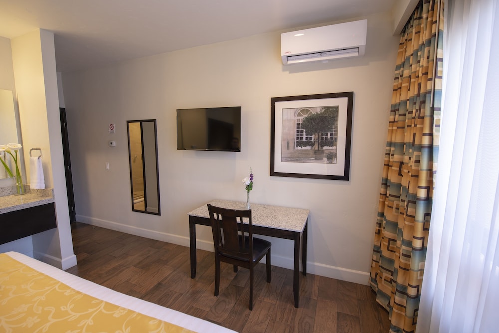 Deluxe Studio Suite