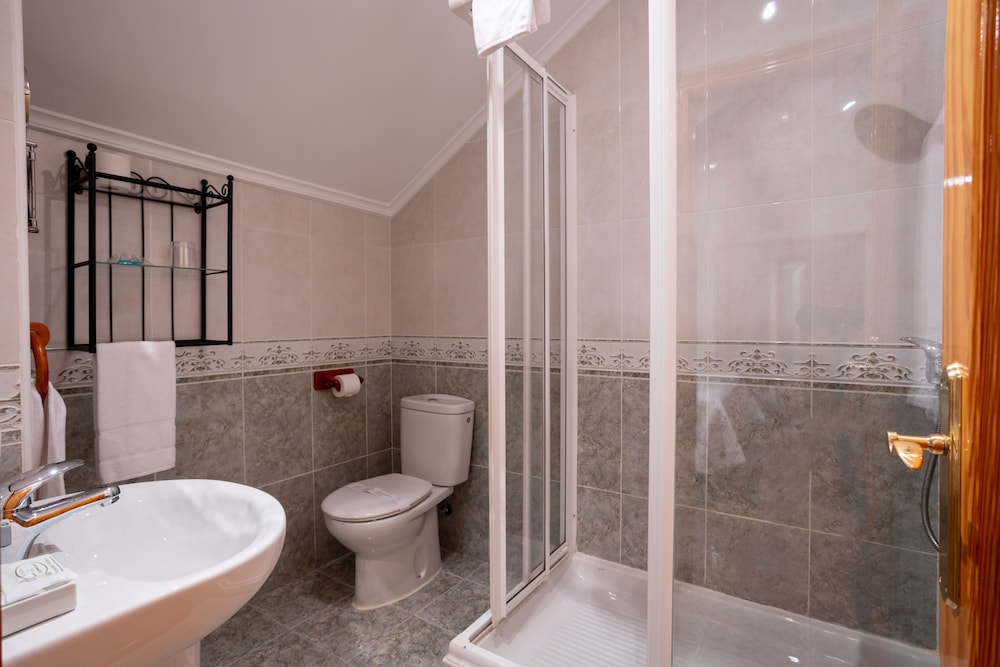 Double Room, Private Bathroom (Abuhardillada) photo 2