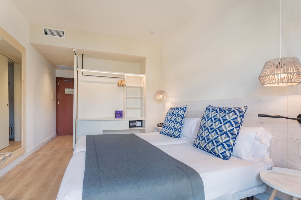 Double Room (2 Adults) photo 3