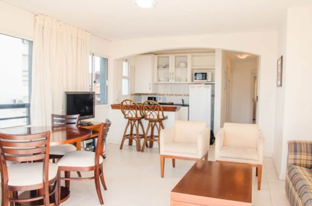 Apartment, 1 Bedroom, Refrigerator & Microwave, Annex Building photo 1