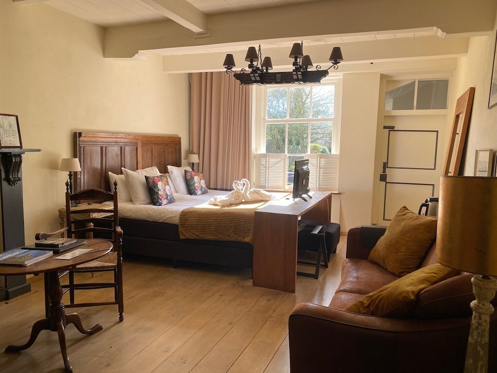 Romantic Double Room with private garden (Room 17, Annex )