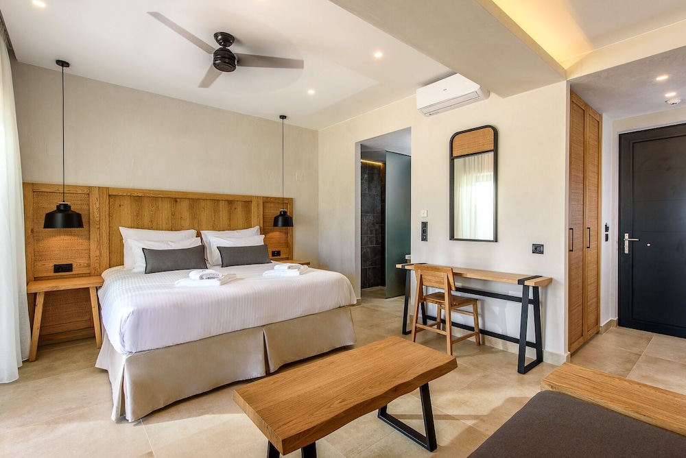 Superior Triple Room, 1 Queen Bed with Sofa bed, Non Smoking, Mountain View