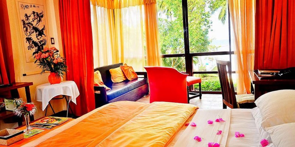 Premier Room, 1 King Bed, Garden View, Sea Facing photo 3