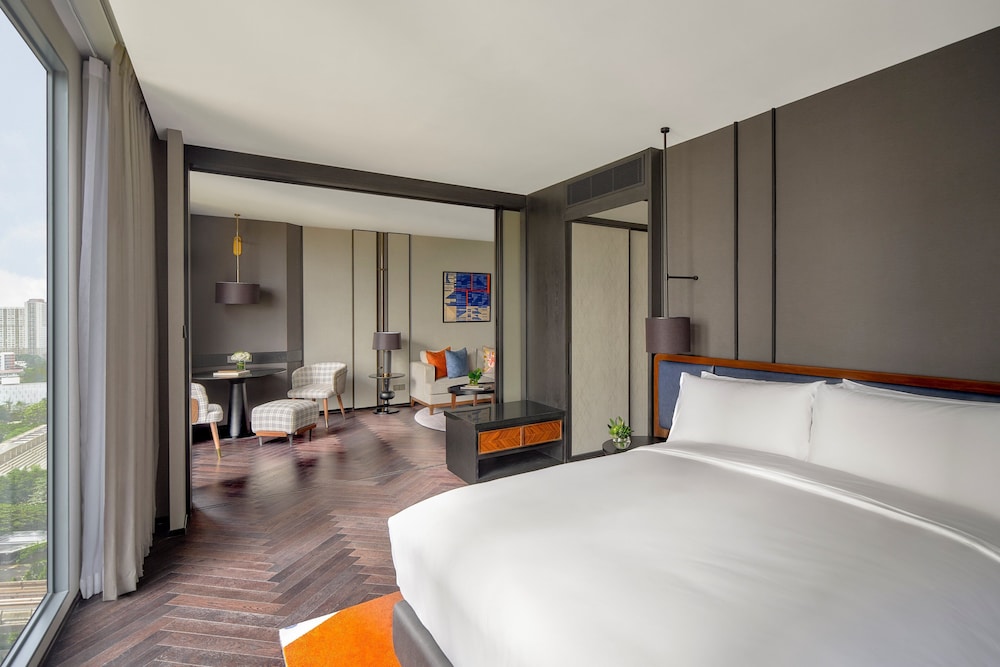 Junior Suite, 1 King Bed, Club Lounge Access (High Floor)