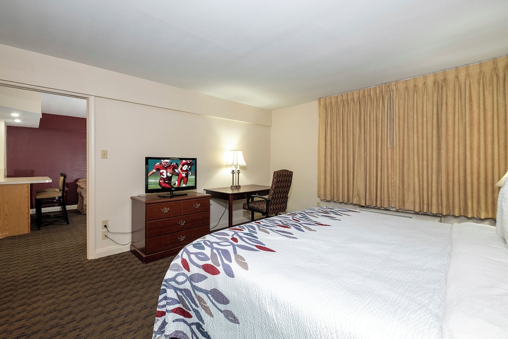 Suite, 1 King Bed with Sofa bed, Non Smoking, Kitchen photo 2