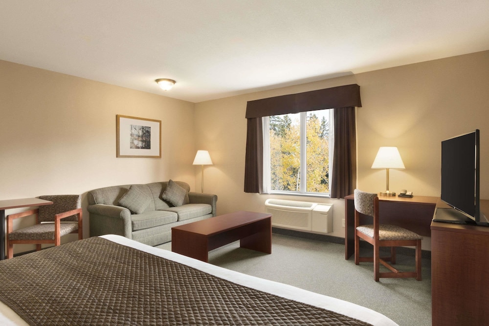 Business Room, 1 King Bed, Non Smoking - Photo 1