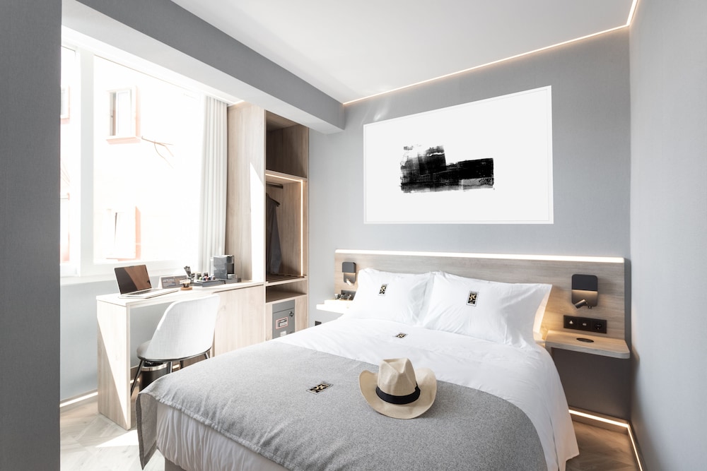 Suite (106) photo 1