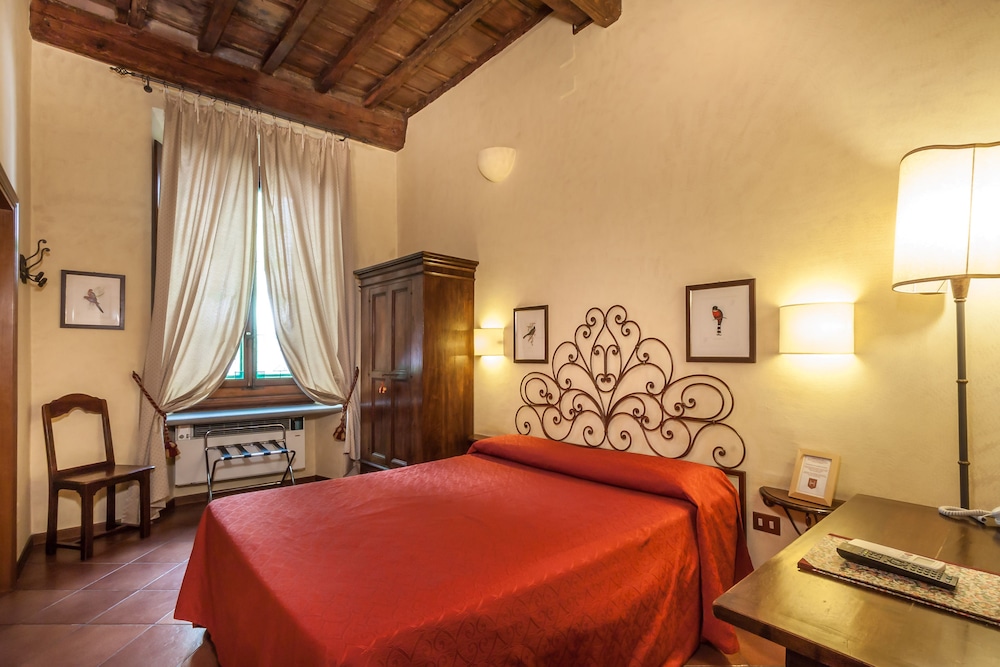 Standard Double or Twin Room photo 3