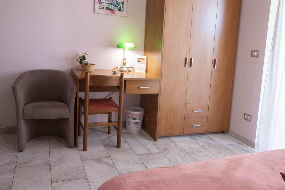 Standard Room photo 1