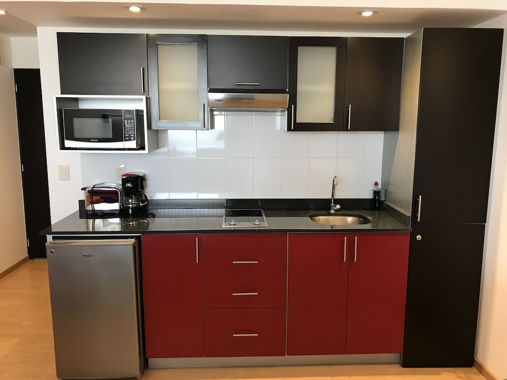 Junior Studio Suite, Kitchenette, City View photo 3