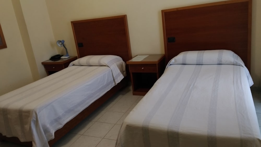 Basic Twin Room photo 3