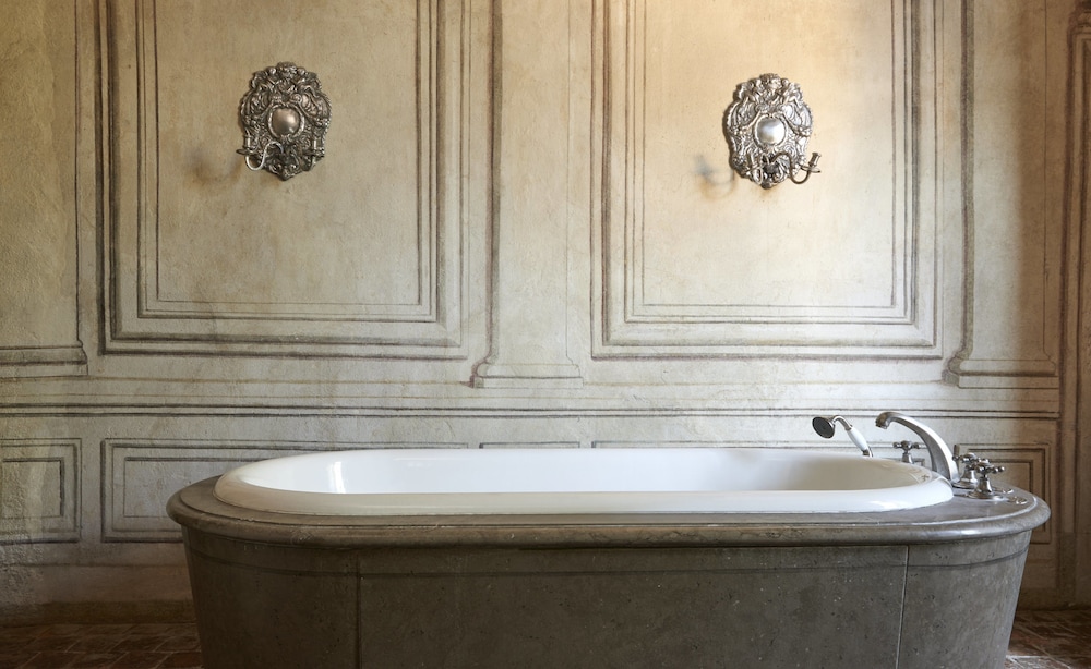 Classic Castle Suite, 1 Queen Bed or 2 Single Beds (upon availability) photo