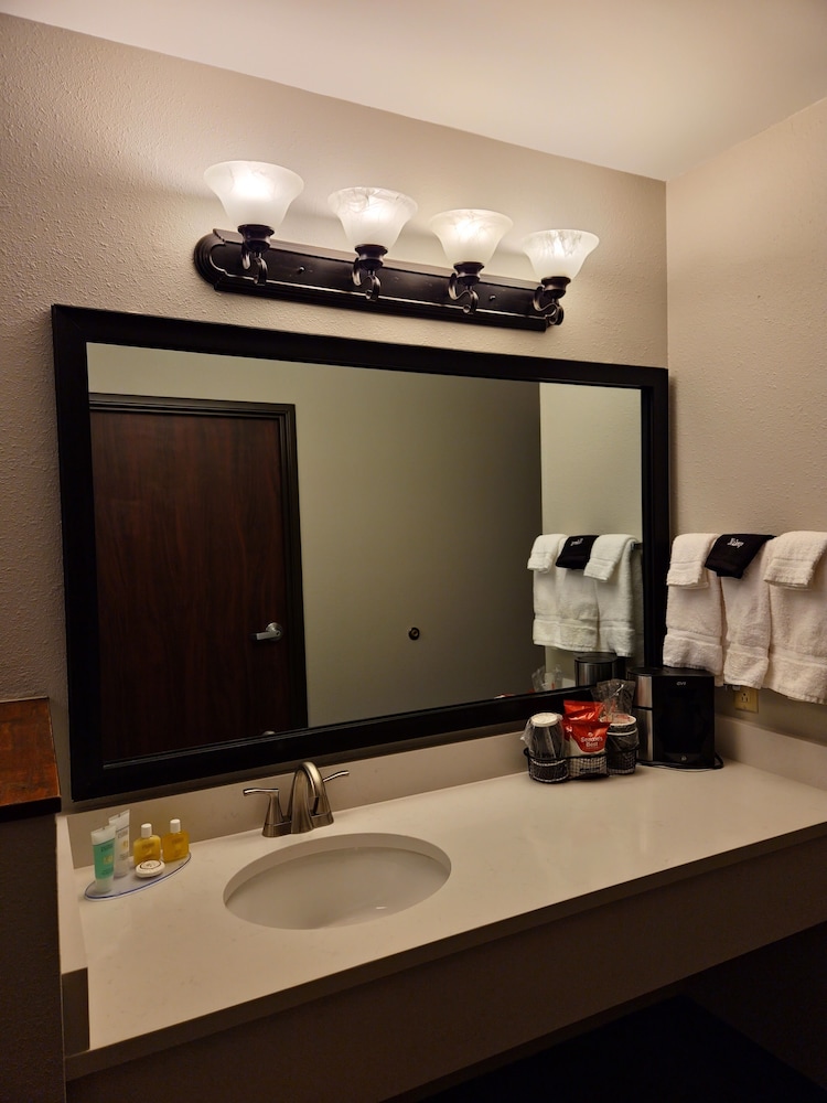 Deluxe Room, 1 King Bed (Executive King) - Photo 2