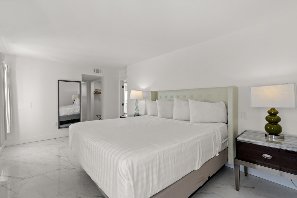 Standard Room, 1 King Bed - Photo 2