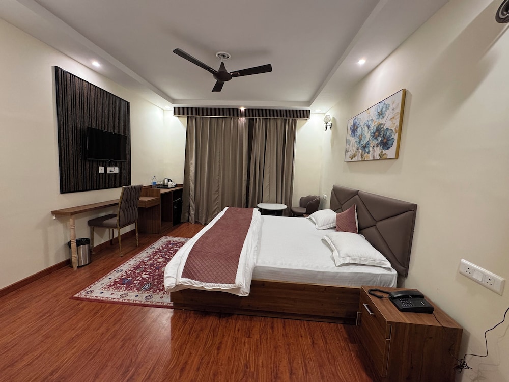 Deluxe Room, Balcony, Valley View