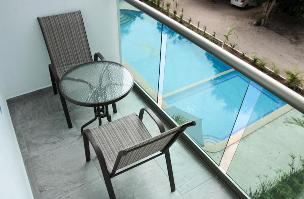 Junior Suite with Balcony - Photo 11
