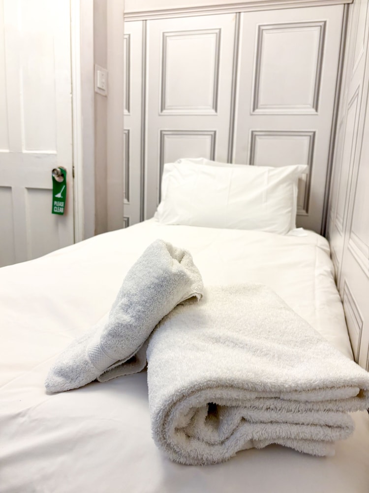 Standard Single Room, Ensuite photo 3