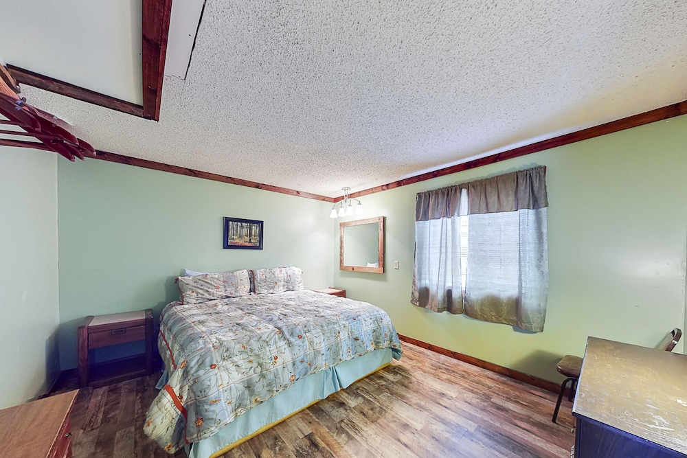 Rooster House 4 Bedroom 3 Bath photo 1