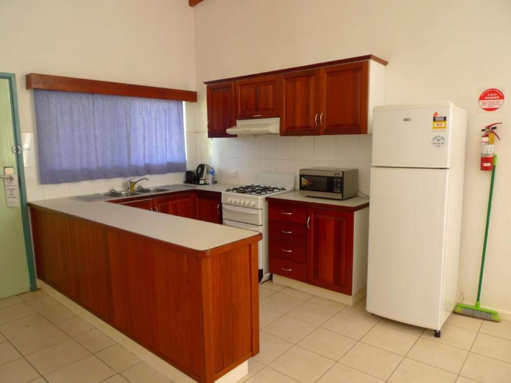 Executive Apartment, 1 Bedroom, Kitchen, Pool View photo 1