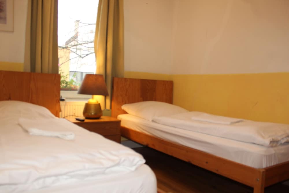 Basic Room, 2 Twin Beds photo 1