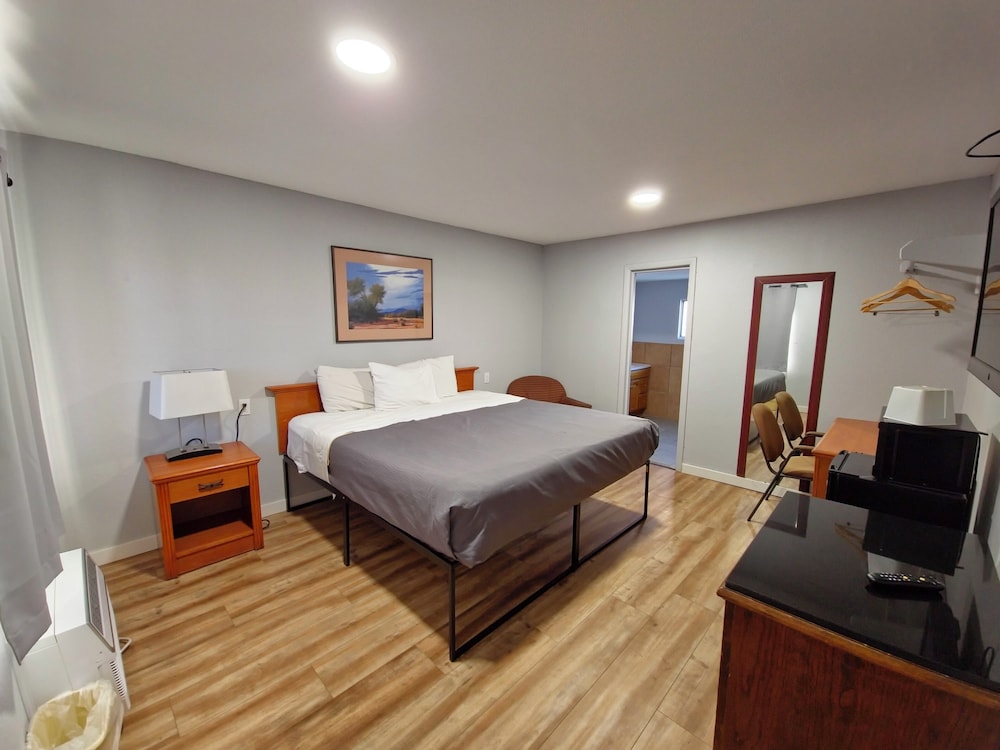 Standard Room, 1 King Bed photo 1