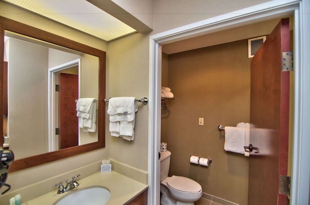 Suite, Multiple Beds, Non Smoking - Photo 5